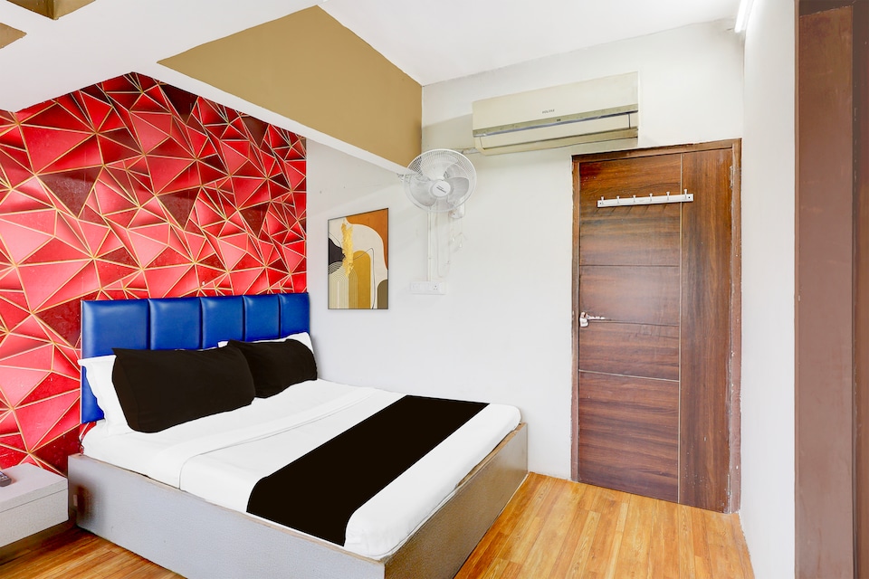 HOTEL O KING PALACE, SG Highway Ahmedabad, Ahmedabad