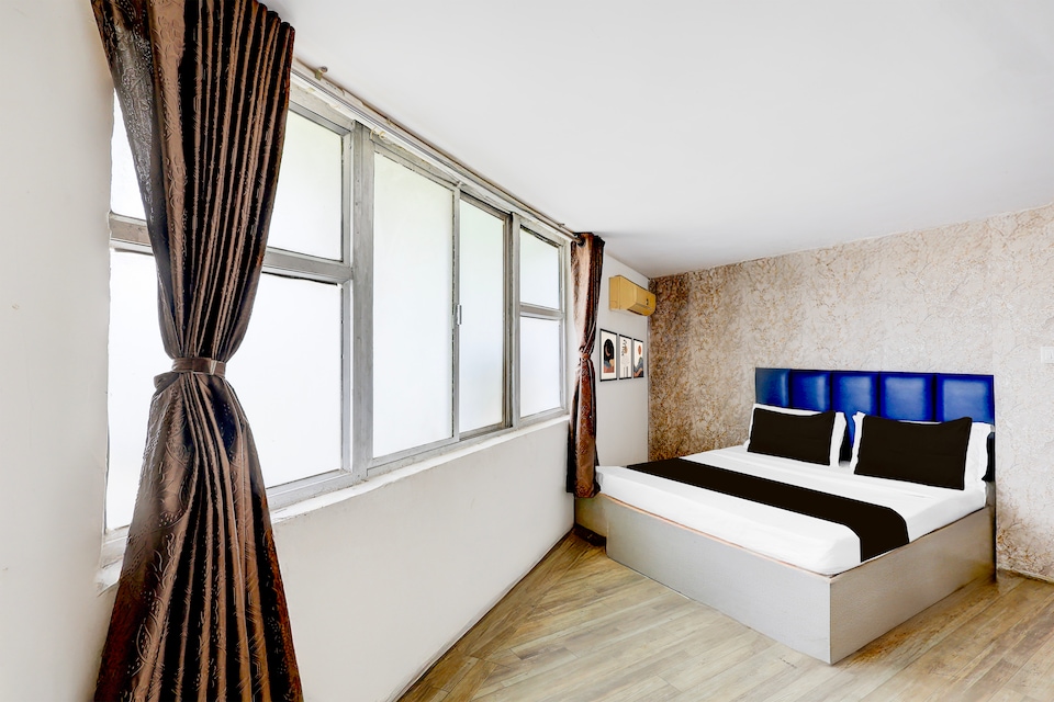 HOTEL O KING PALACE, SG Highway Ahmedabad, Ahmedabad