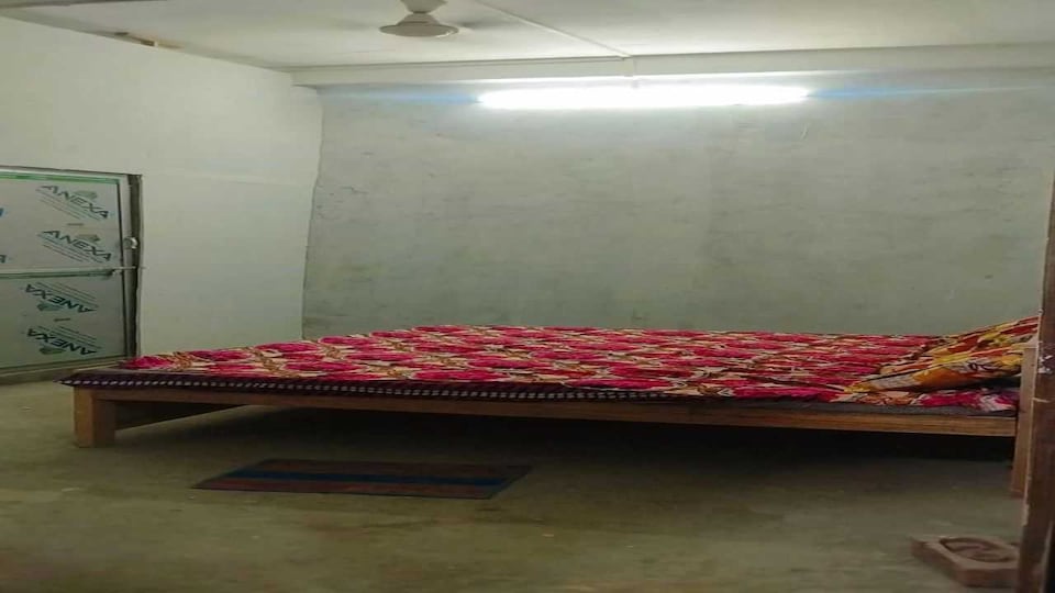 SPOT ON Om Hotel, Fatehpur city, Fatehpur
