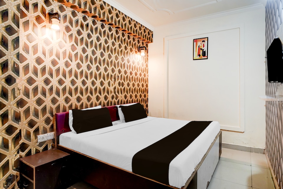 Hotel O Max Homestay, Fatehabad Road, Agra