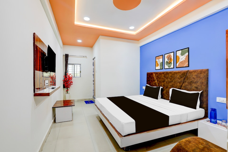 Hotel O Shaligram, Ashram Road Ahmedabad, Ahmedabad
