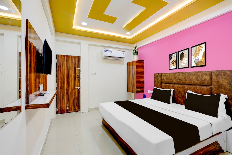 Hotel O Shaligram, Ashram Road Ahmedabad, Ahmedabad