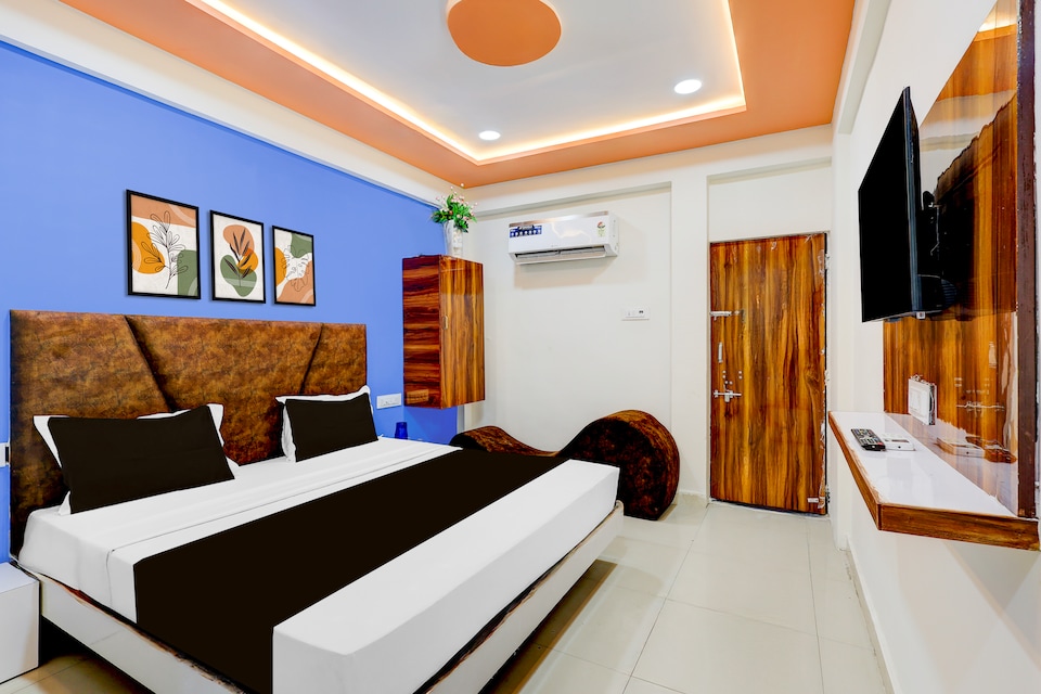 Hotel O Shaligram, Ashram Road Ahmedabad, Ahmedabad