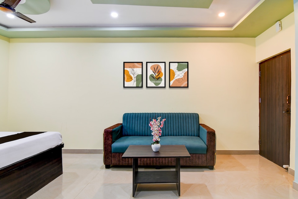 Hotel O Relax International, VIP Road Kolkata, Kolkata