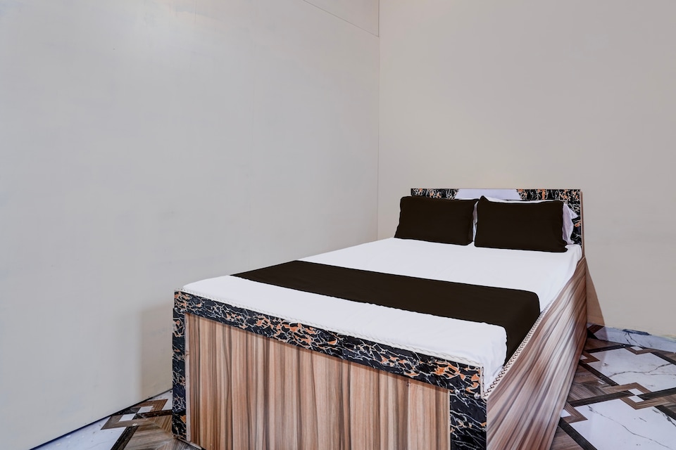 SPOT ON B.K PHOOLPUR HOTEL & FAMILY RESTAURANT, Rambagh Allahabad, Prayagraj