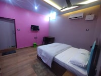 SPOT ON Rhino Bunker Restaurant &lodge