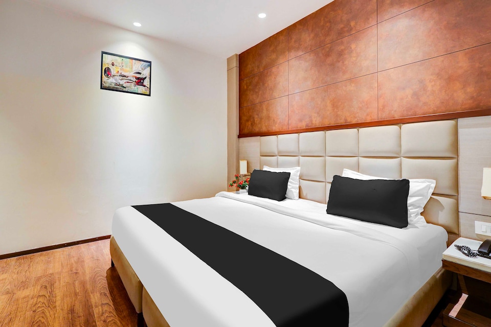 Super Collection O Chhatarpur Near Metro Park, Chhatarpur Delhi, Delhi