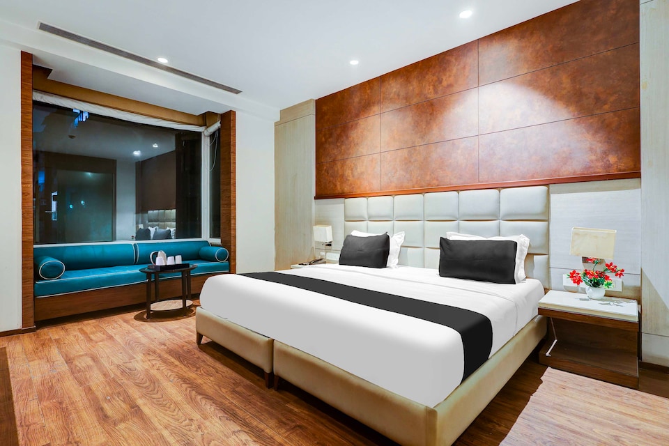 Super Collection O Chhatarpur Near Metro Park, Chhatarpur Delhi, Delhi