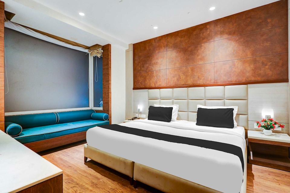 Super Collection O Chhatarpur Near Metro Park, Chhatarpur Delhi, Delhi