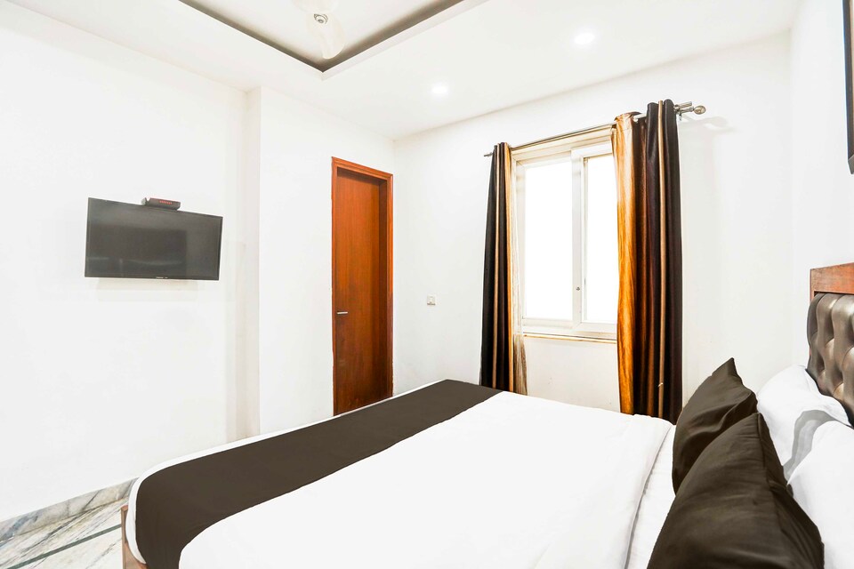 Super Hotel O Sector 110 Noida, Noida Expressway SEZ, Noida