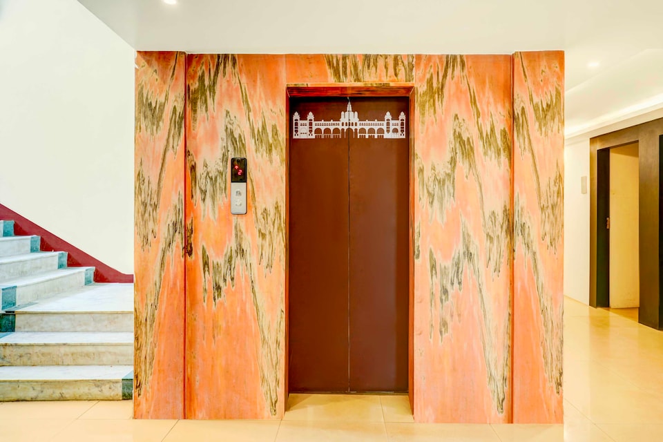 [Day Stay - 12 Hrs Slot : 8 AM to 8 PM] Collection O City Bus Station Mysuru, Mysore City Center, Mysore