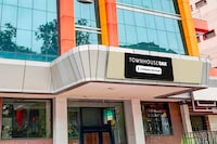 [Day Stay - 12 Hrs Slot : 8 AM to 8 PM] Collection O City Bus Station Mysuru