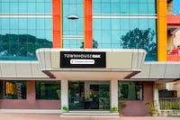 [Day Stay - 12 Hrs Slot : 8 AM to 8 PM] Collection O City Bus Station Mysuru