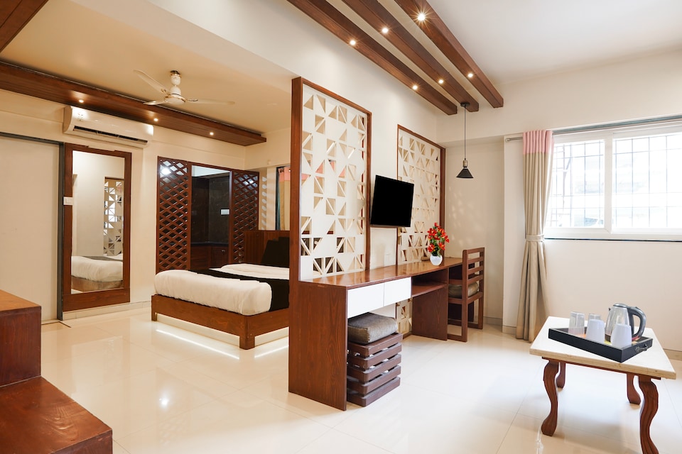 Townhouse Oak Gravity Inn, Baner Pune, Pune