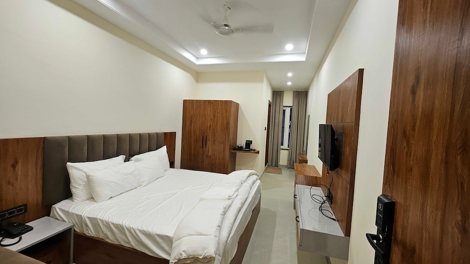 Townhouse Cosmos Mall Ujjain Formerly Ashok Sadhna, Mahakal Temple, Ujjain