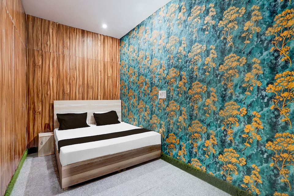 SPOT ON Hotel Red Velvet, Ghaziabad City, Ghaziabad