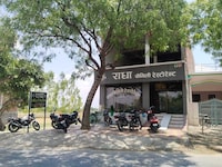 SPOT ON Radha Family Restaurant & Hotel
