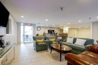Copley Inn & Suites By OYO Akron OH