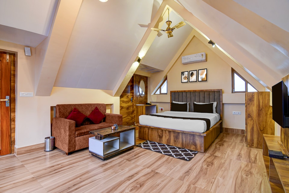 Hotel O AAHELI RESORT, VIP Road Kolkata, Kolkata