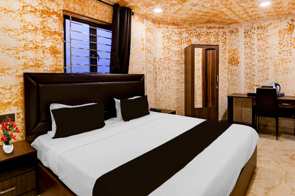 Townhouse Oak Sealdah Railway Station Formerly Creek Row, Esplanade Kolkata, Kolkata