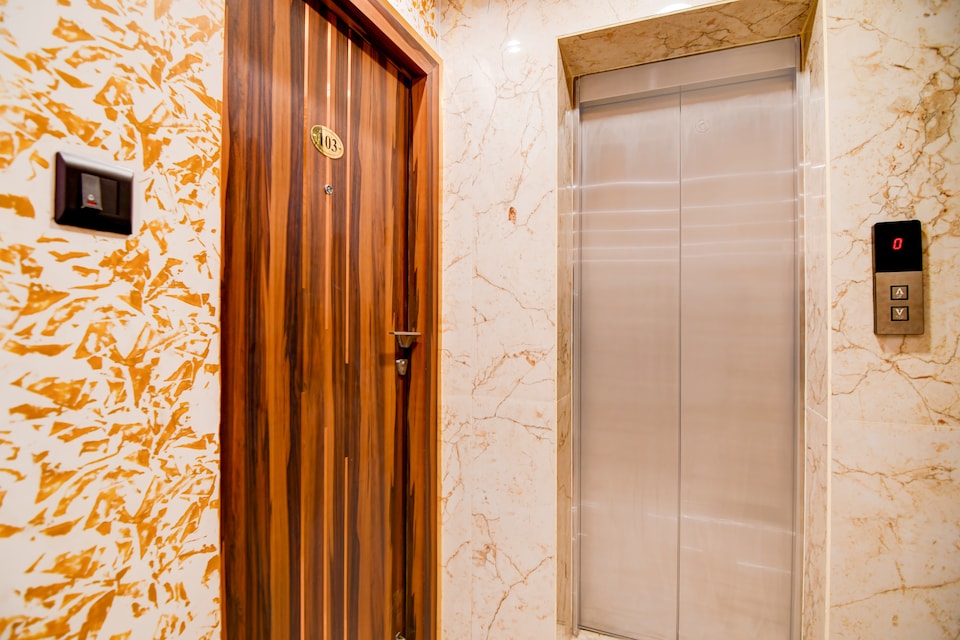 Super Townhouse Oak Sealdah Railway Station Near Creek Row, Esplanade Kolkata, कोलकाता