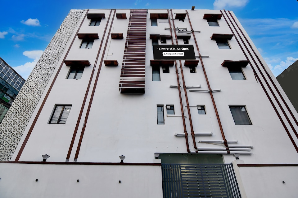 Super Townhouse Oak Sealdah Railway Station Near Creek Row, Esplanade Kolkata, Kolkata