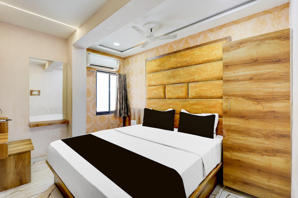 Hotel O Kalyan, Ashram Road Ahmedabad, Ahmedabad