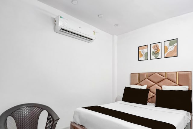 Hotel O Flagship Siddharth Hotel Yamuna Vihar C Block Stand