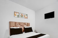 Hotel O Flagship Siddharth Hotel Yamuna Vihar C Block Stand