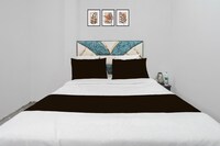 Hotel O Flagship Siddharth Hotel Yamuna Vihar C Block Stand