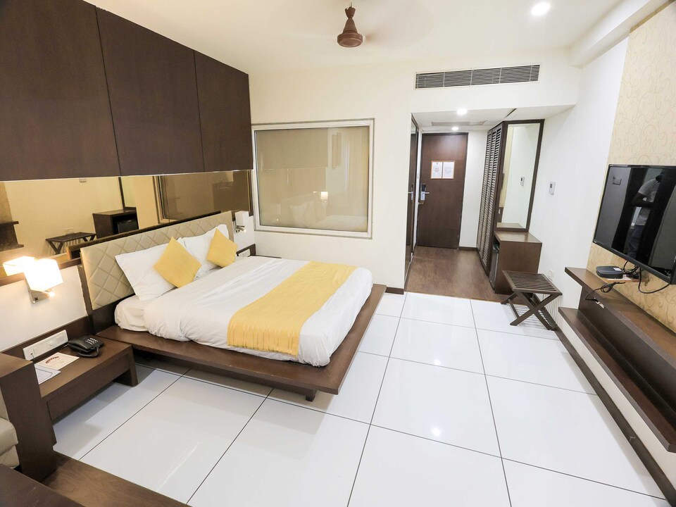 Townhouse Oak Hotel Surya Vadodara, Alkapuri Vadodara, Vadodara