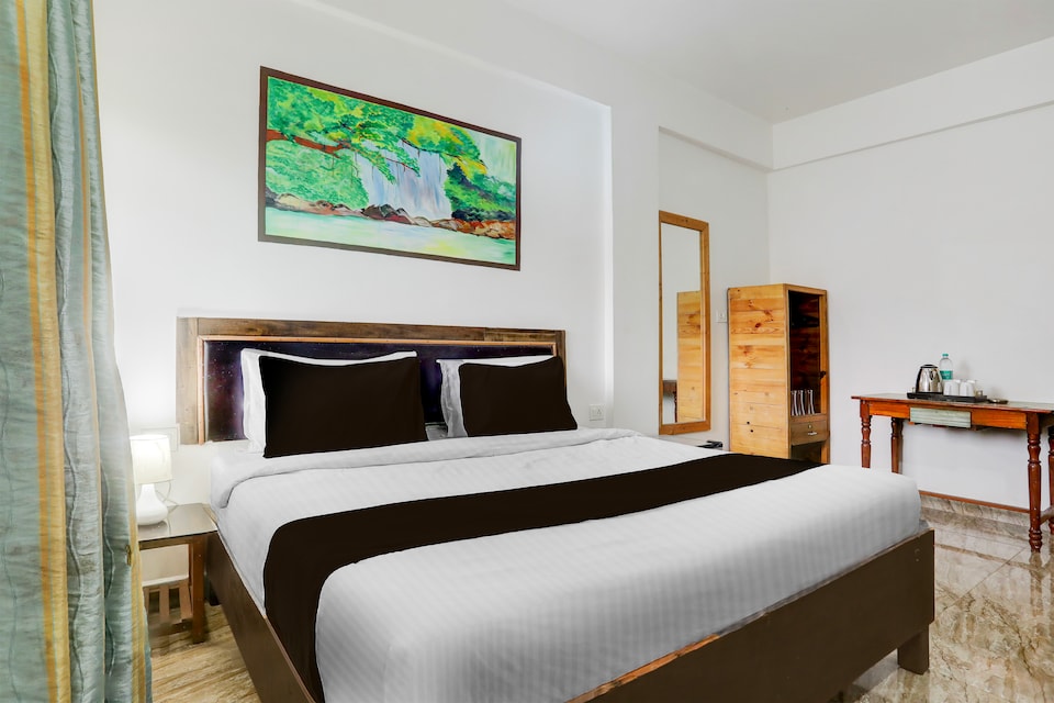 Super Collection O Candolim Beach Formerly Poornima Place, Candolim Goa, Goa