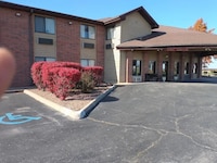 Capital O Amerihost Inn and Suites Mexico Hwy 54 MO