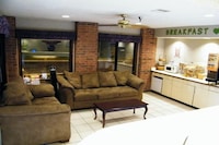 Capital O Amerihost Inn and Suites Mexico Hwy 54 MO