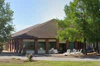 Capital O Amerihost Inn and Suites Mexico Hwy 54 MO