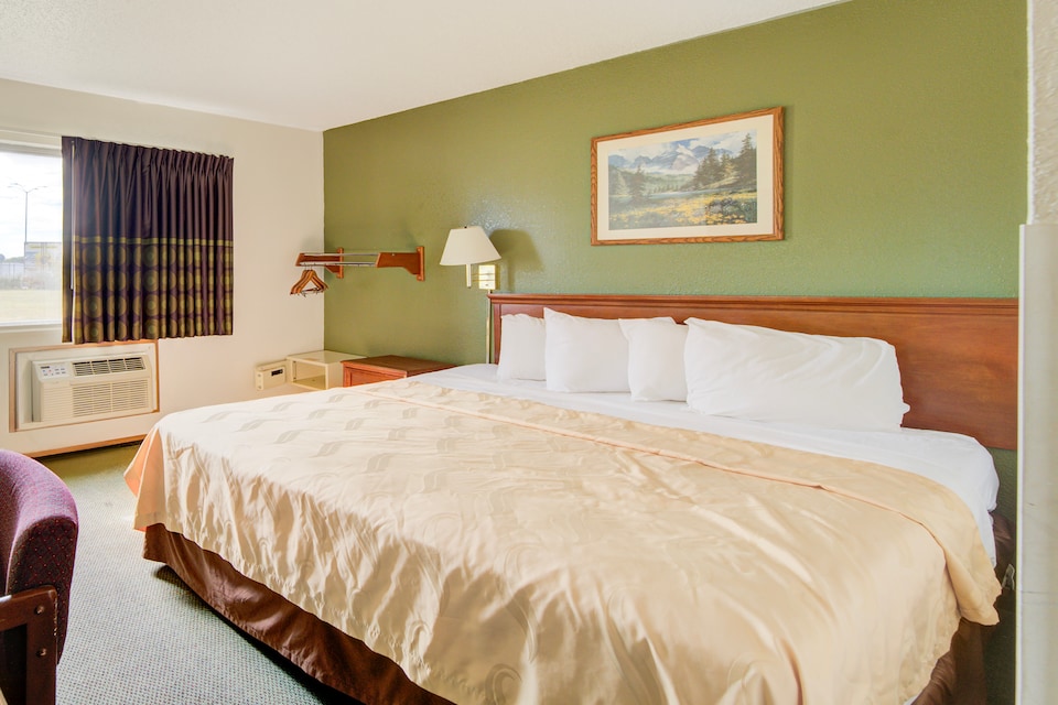 Capital O Amerihost Inn and Suites Kingdom City Hwy 54 MO, C65262, Kingdom City, MO
