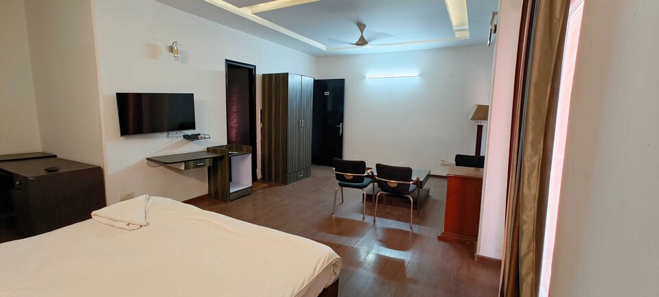 Hotel O R R Residency, HUDA CENTRE 1, Gurgaon
