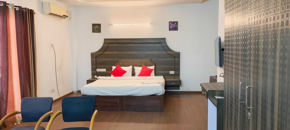 Hotel O R R Residency, HUDA CENTRE 1, Gurgaon