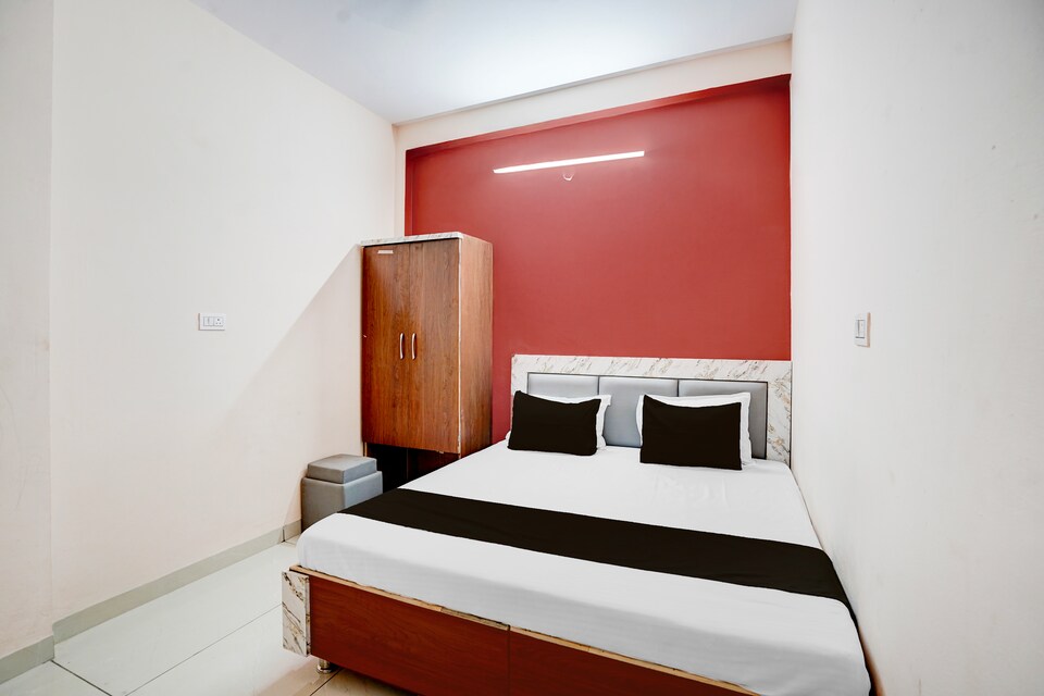 SPOT ON Maddy's Resort , Rajender Nagar, Indore