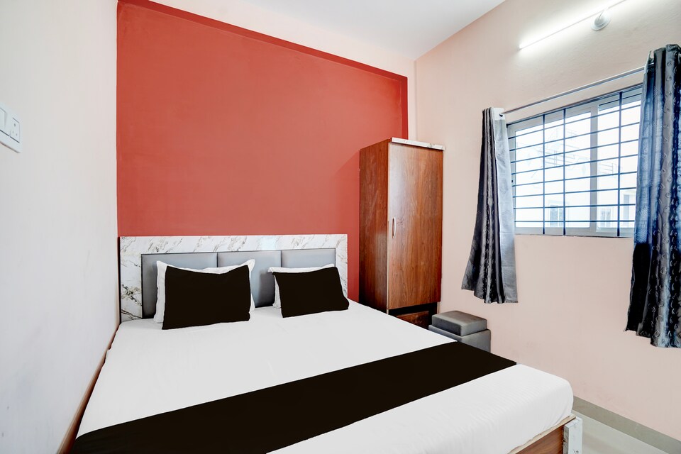 SPOT ON Maddy's Resort , Rajender Nagar, Indore