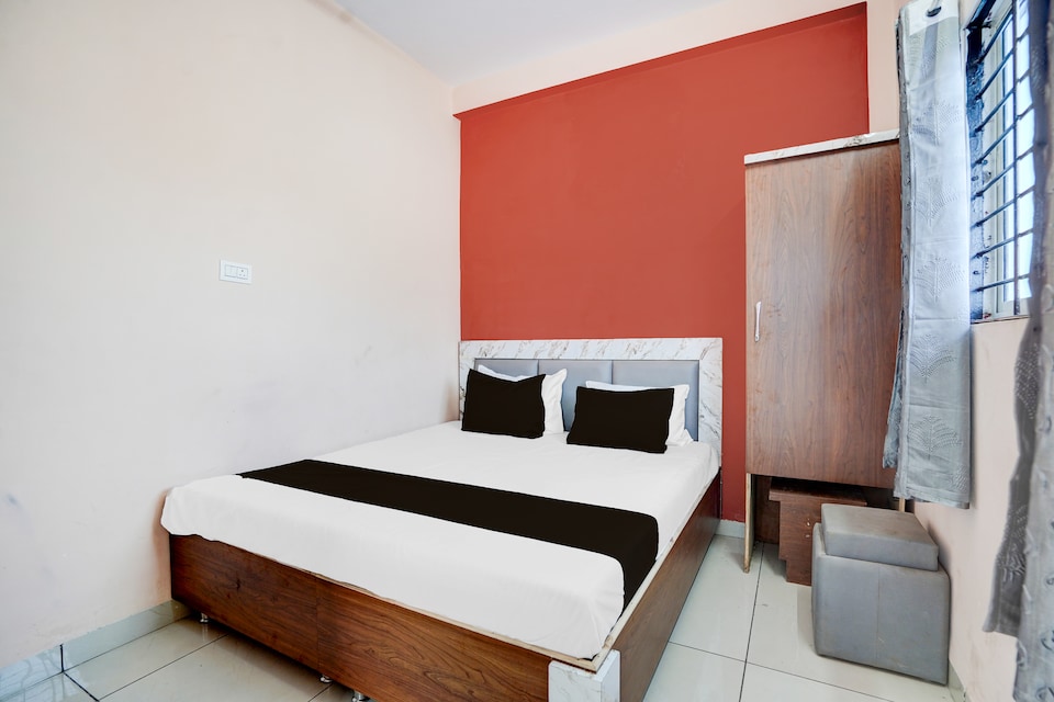 SPOT ON Maddy's Resort , Rajender Nagar, Indore
