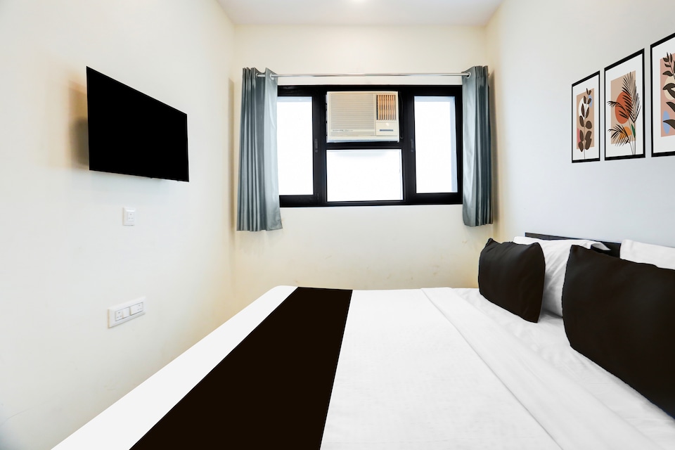 Hotel O A K Residency, Rajouri Garden Delhi, Delhi