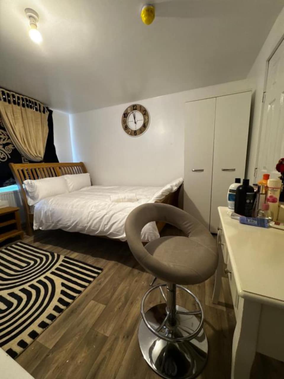 OYO Unique Guestroom - Farnworth, Easy Access to Bolton, Bolton (North England), Bolton