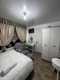 OYO Unique Guestroom - Farnworth, Easy Access to Bolton