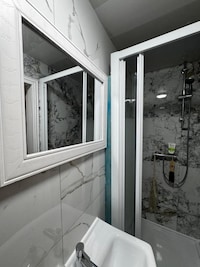 OYO Unique Guestroom - Farnworth, Easy Access to Bolton