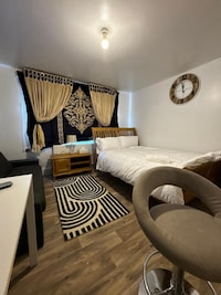 OYO Unique Guestroom - Farnworth, Easy Access to Bolton