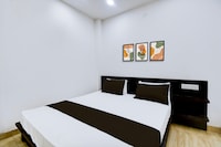 OYO 836073 Avani's Hotel