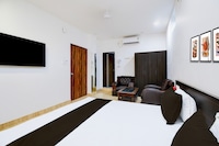 OYO 836073 Avani's Hotel