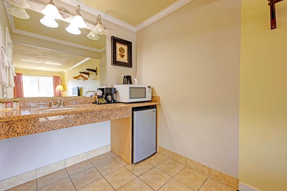 Capital O Stevenson Inn Riverside, Stevenson WA, Stevenson WA