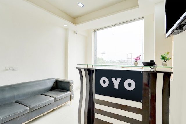 Hotel O Oshiva Stay